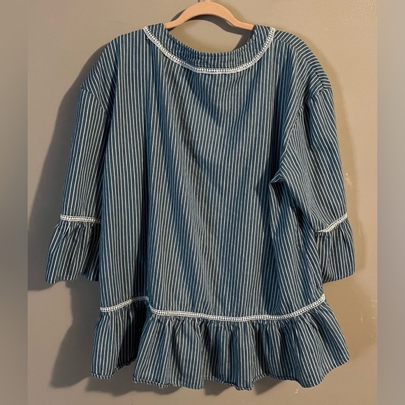 $8❤️Bundled Suzanne Betro Navy Striped Ruffle Top - Picture 6 of 6